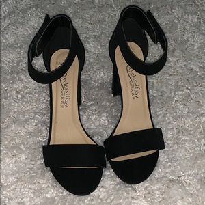 Black Strap Heel!